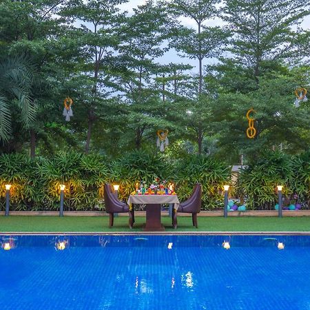 Jalashray Resort Nadiād Buitenkant foto