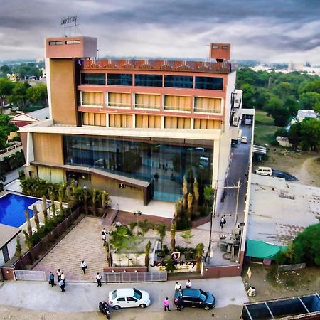 Jalashray Resort Nadiād Buitenkant foto