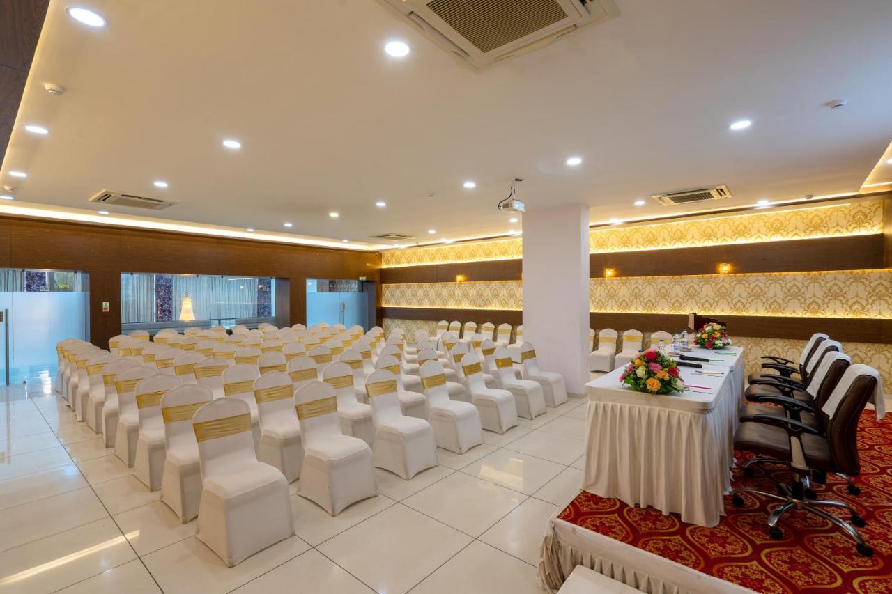 Jalashray Resort Nadiād Buitenkant foto
