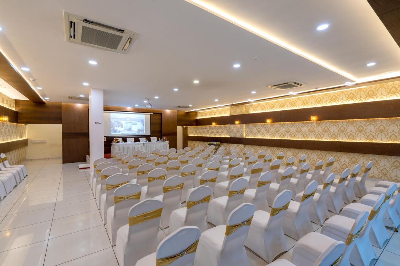 Jalashray Resort Nadiād Buitenkant foto