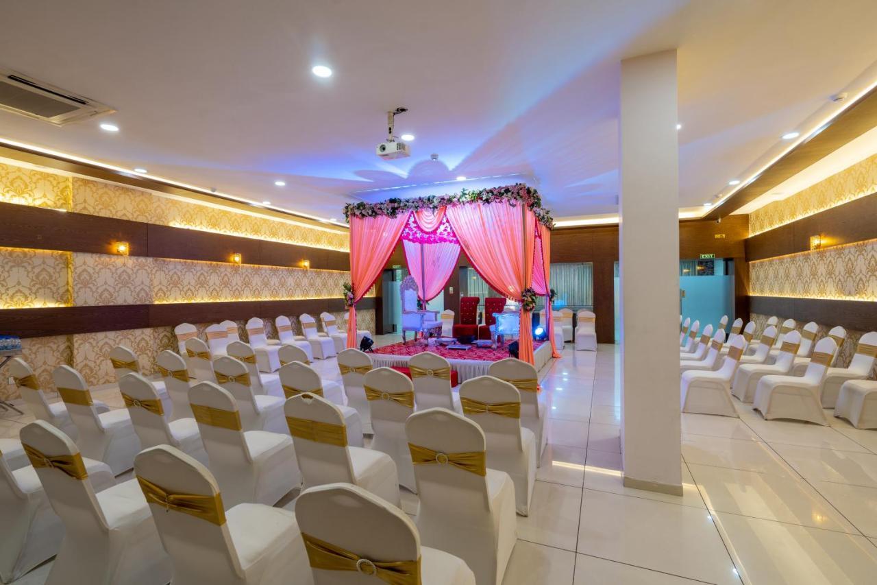 Jalashray Resort Nadiād Buitenkant foto