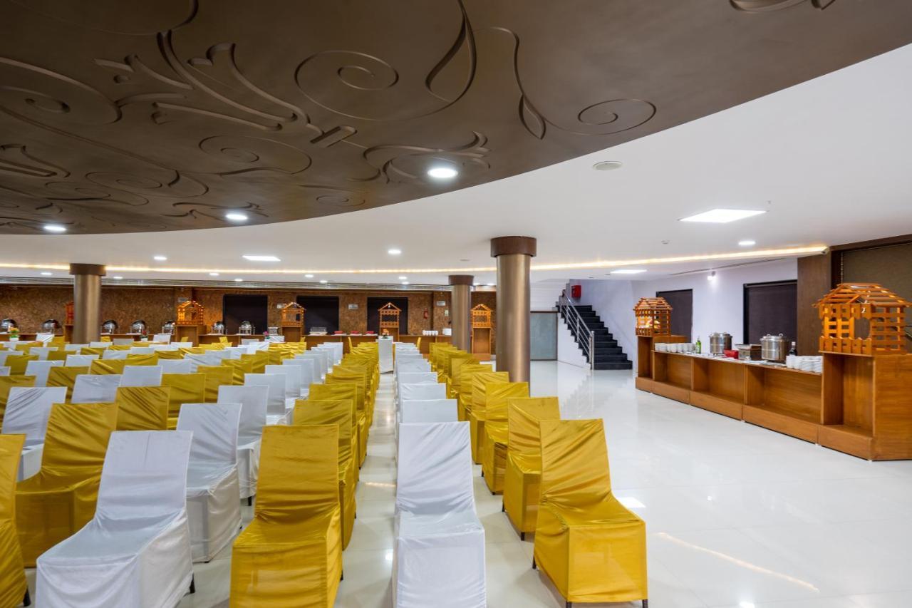 Jalashray Resort Nadiād Buitenkant foto