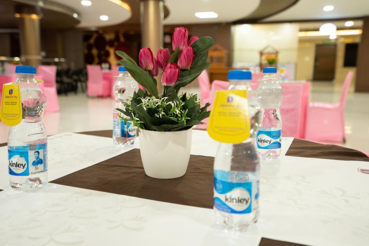 Jalashray Resort Nadiād Buitenkant foto