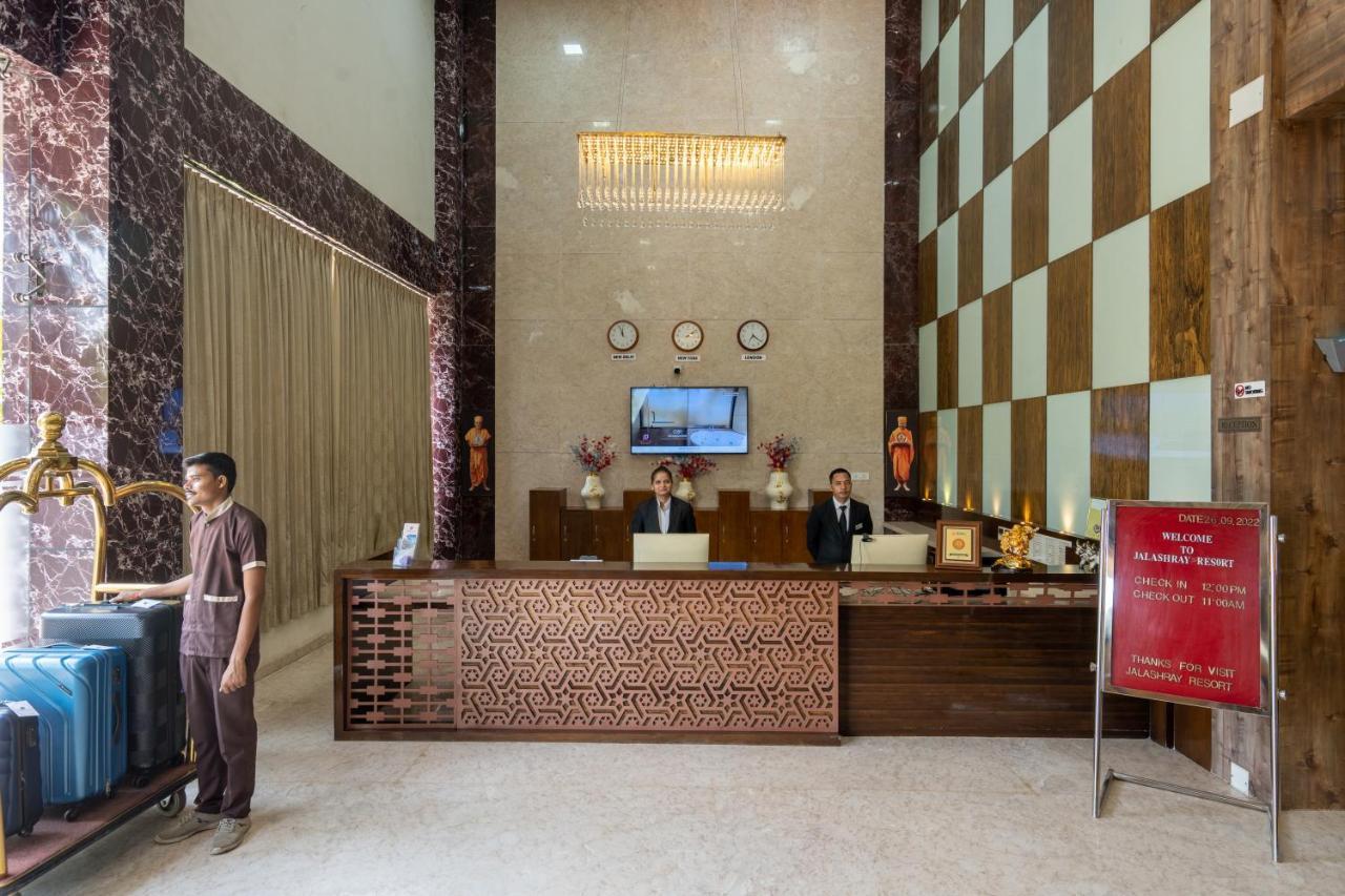 Jalashray Resort Nadiād Buitenkant foto