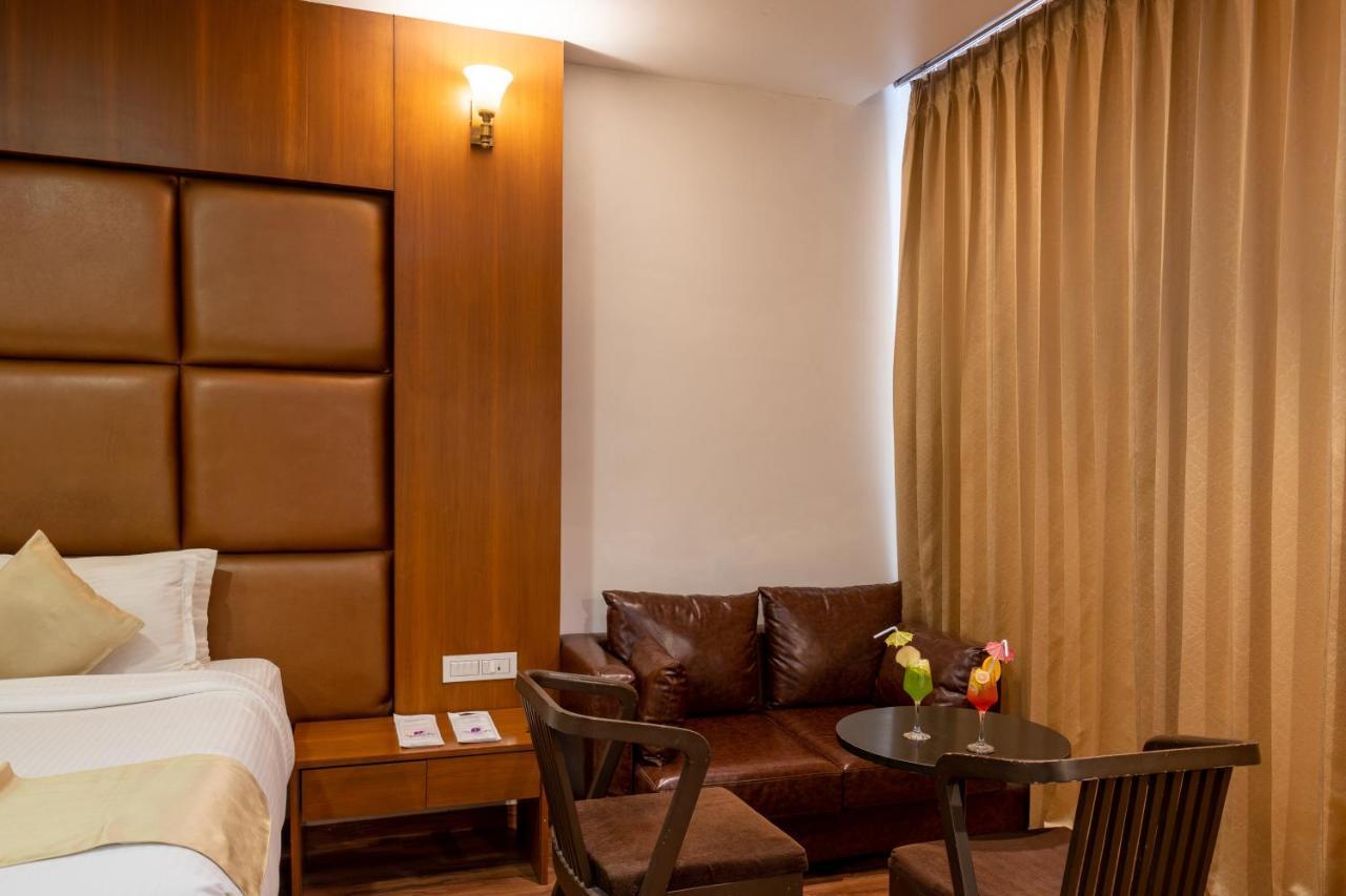 Jalashray Resort Nadiād Buitenkant foto
