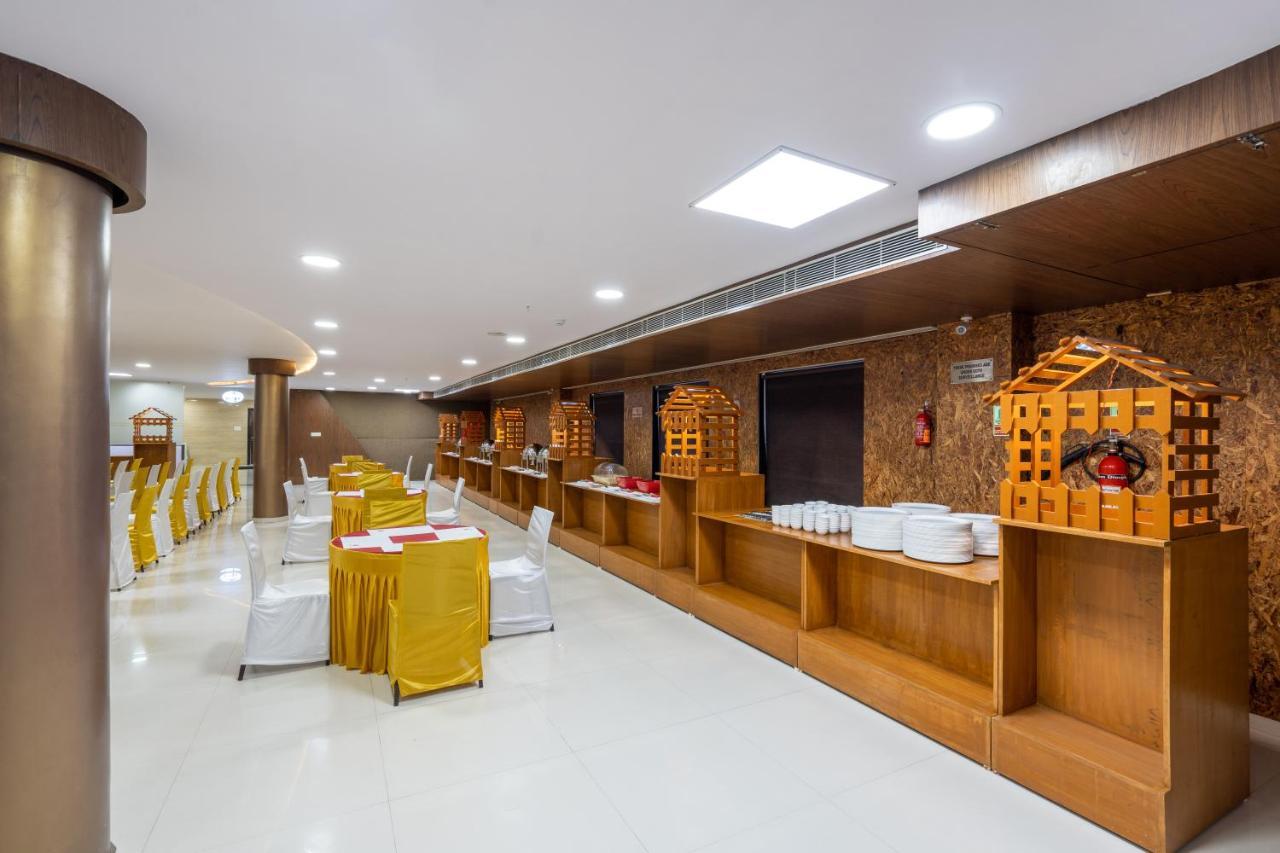 Jalashray Resort Nadiād Buitenkant foto