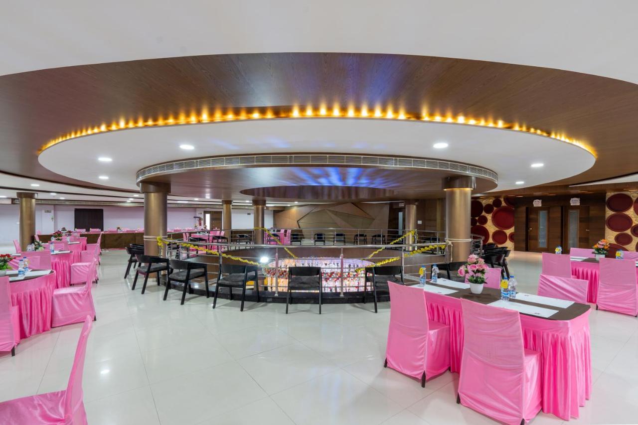 Jalashray Resort Nadiād Buitenkant foto