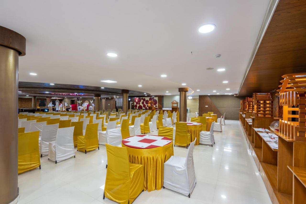 Jalashray Resort Nadiād Buitenkant foto