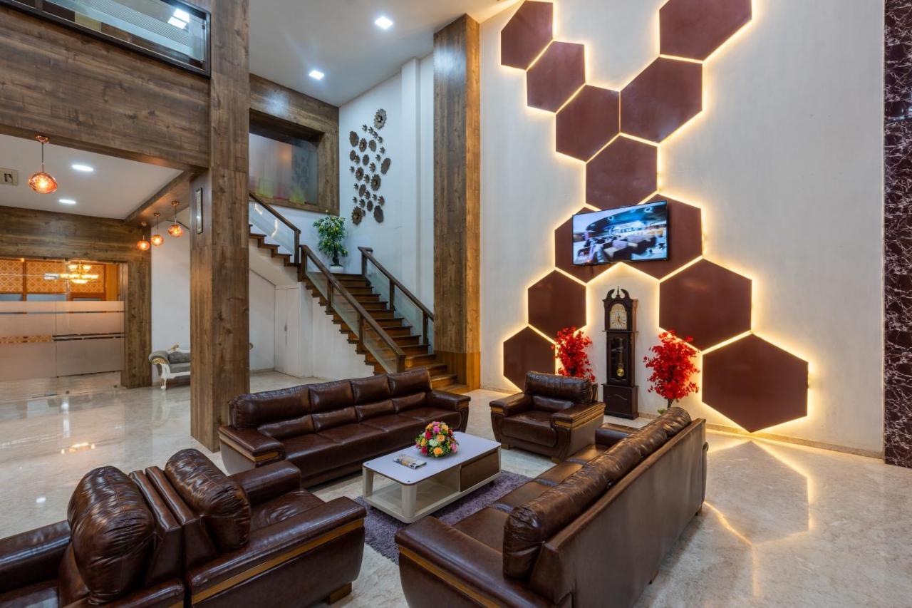 Jalashray Resort Nadiād Buitenkant foto