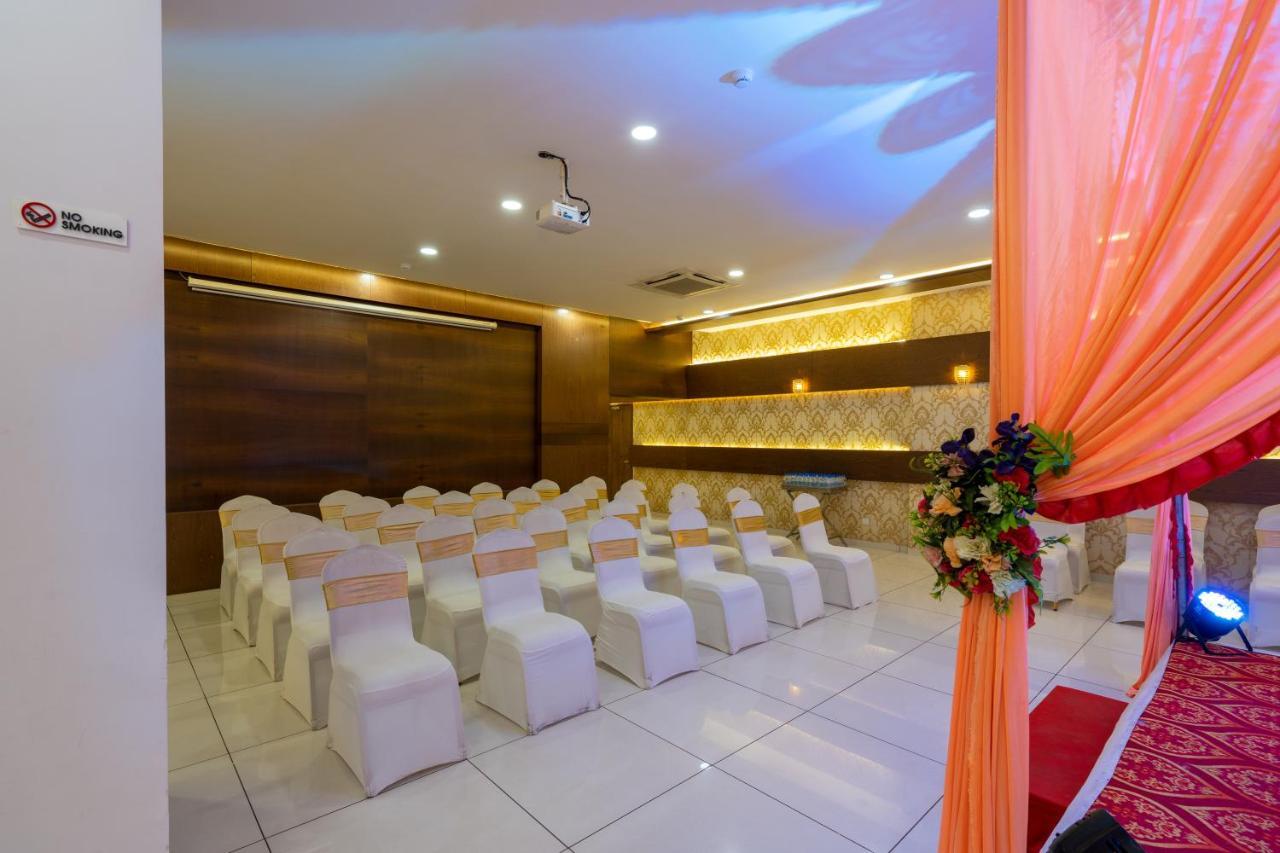 Jalashray Resort Nadiād Buitenkant foto