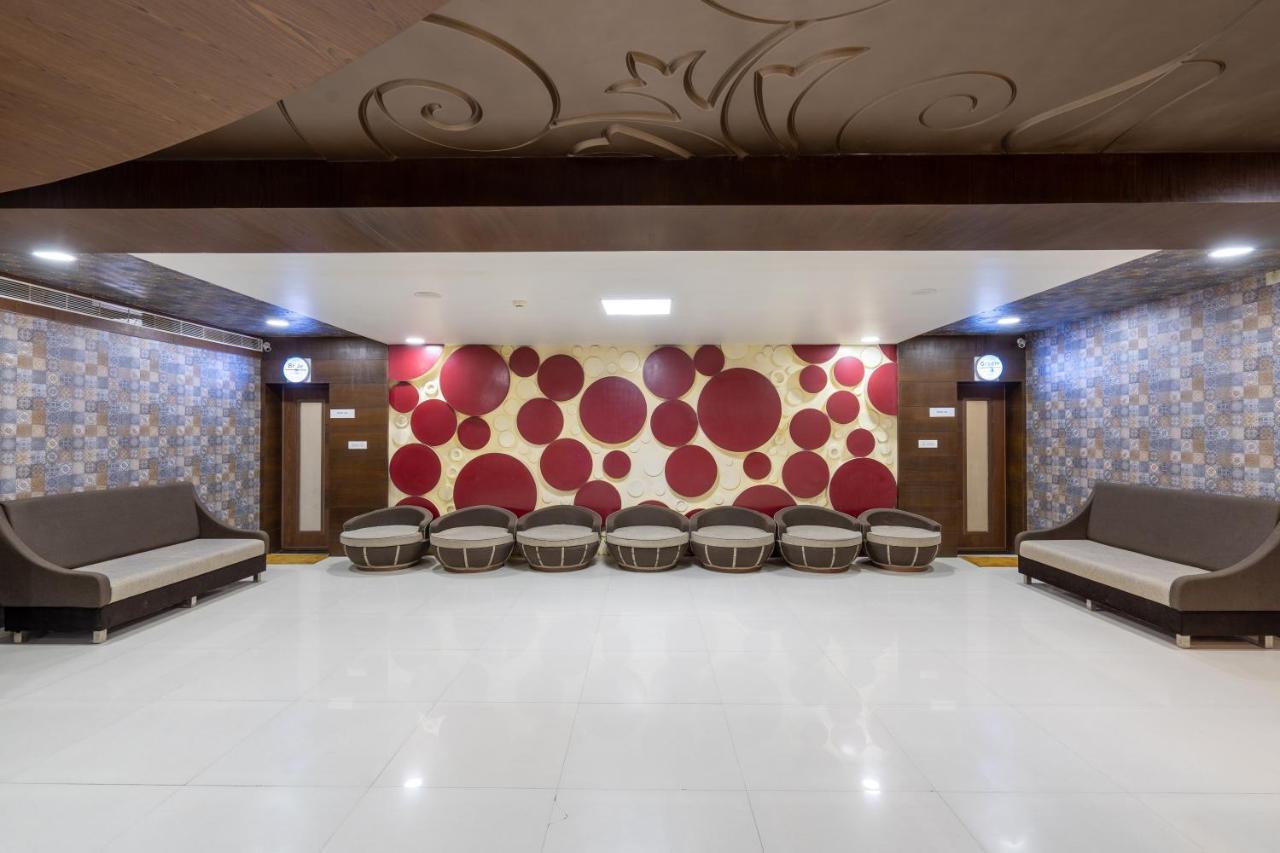 Jalashray Resort Nadiād Buitenkant foto