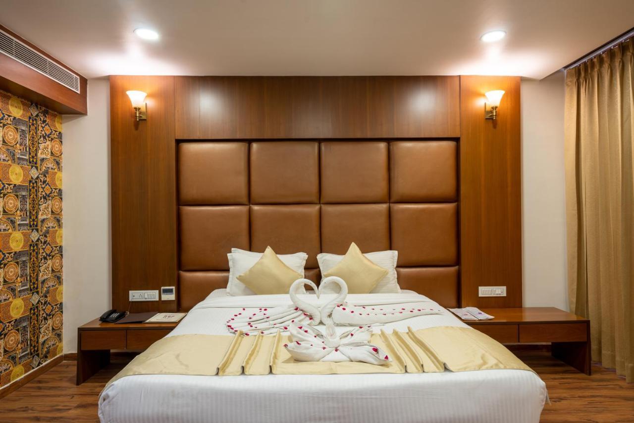 Jalashray Resort Nadiād Buitenkant foto