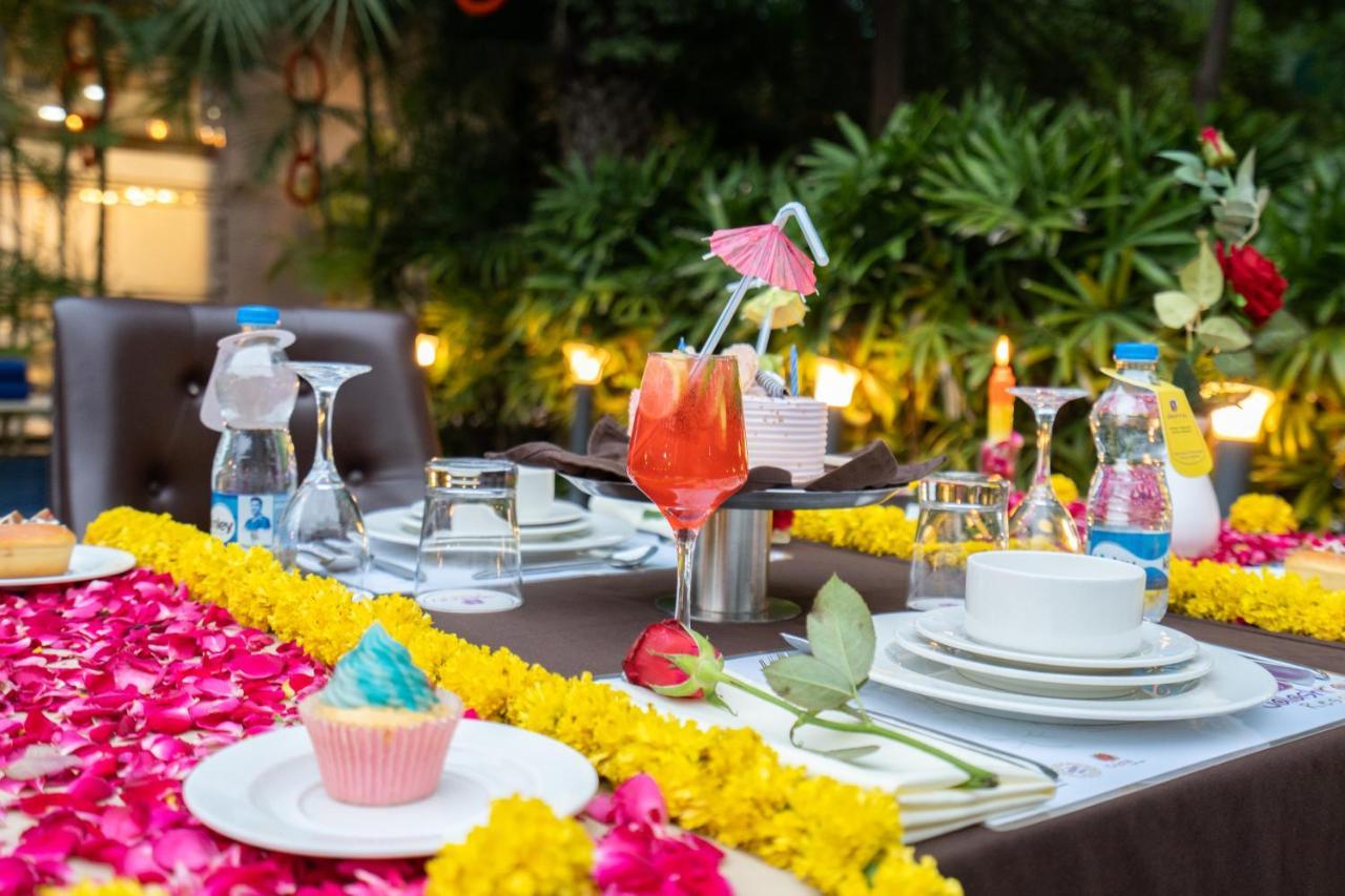 Jalashray Resort Nadiād Buitenkant foto
