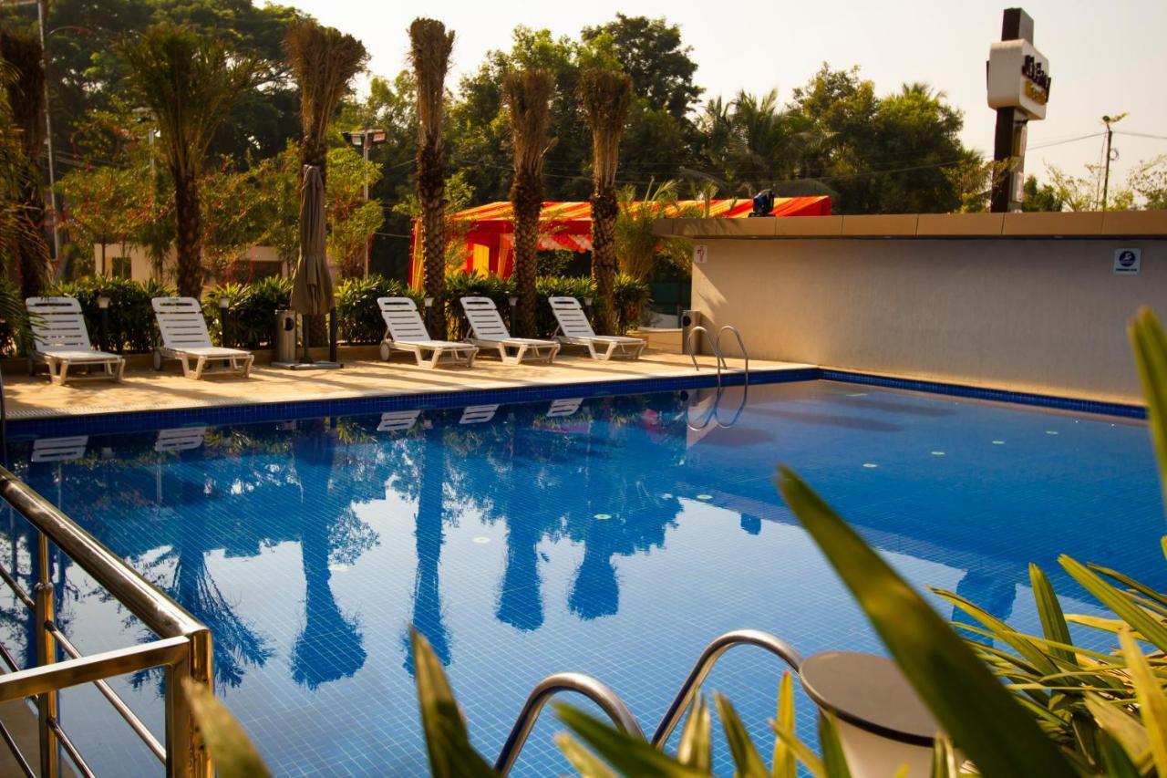 Jalashray Resort Nadiād Buitenkant foto