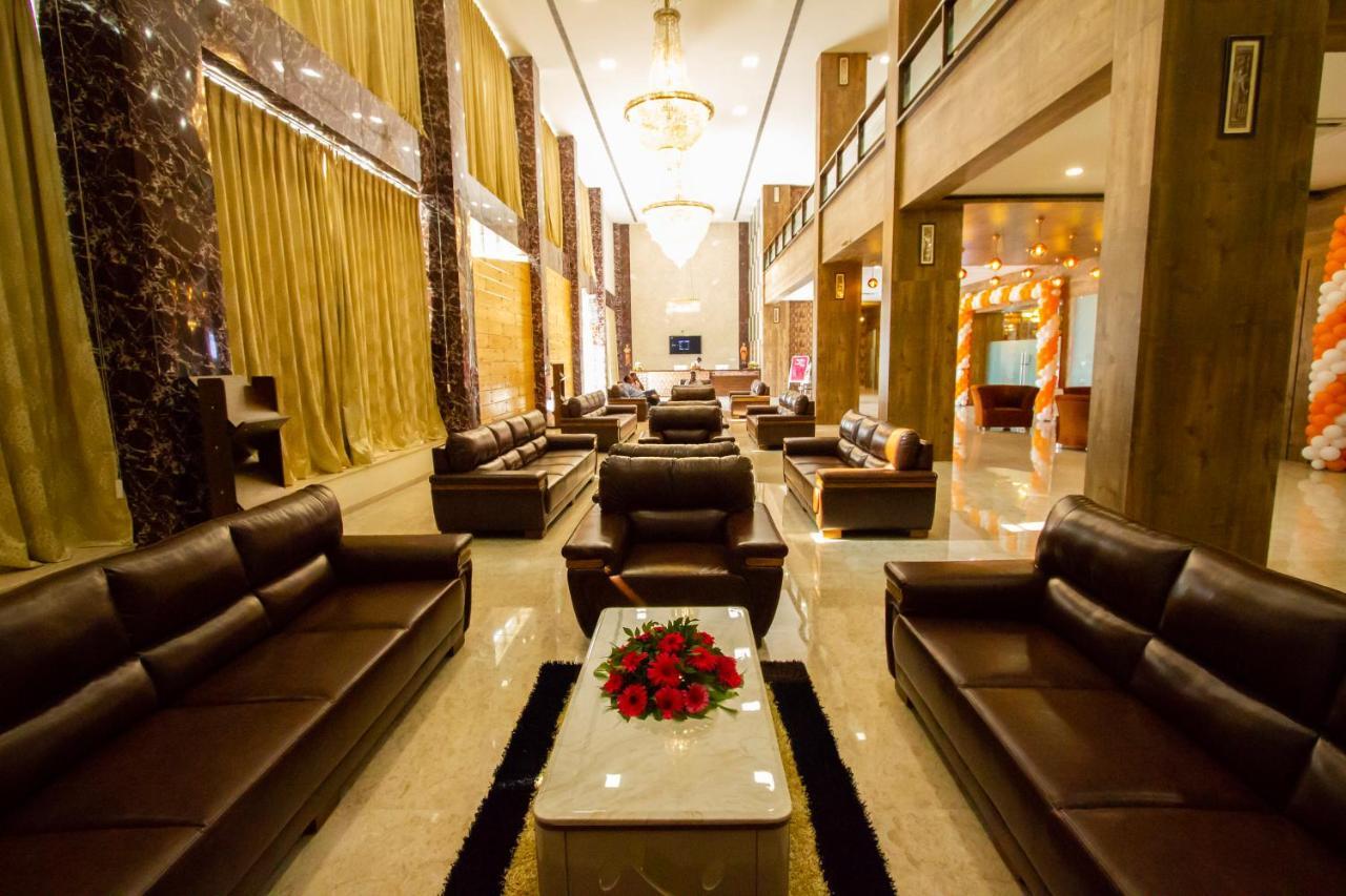 Jalashray Resort Nadiād Buitenkant foto