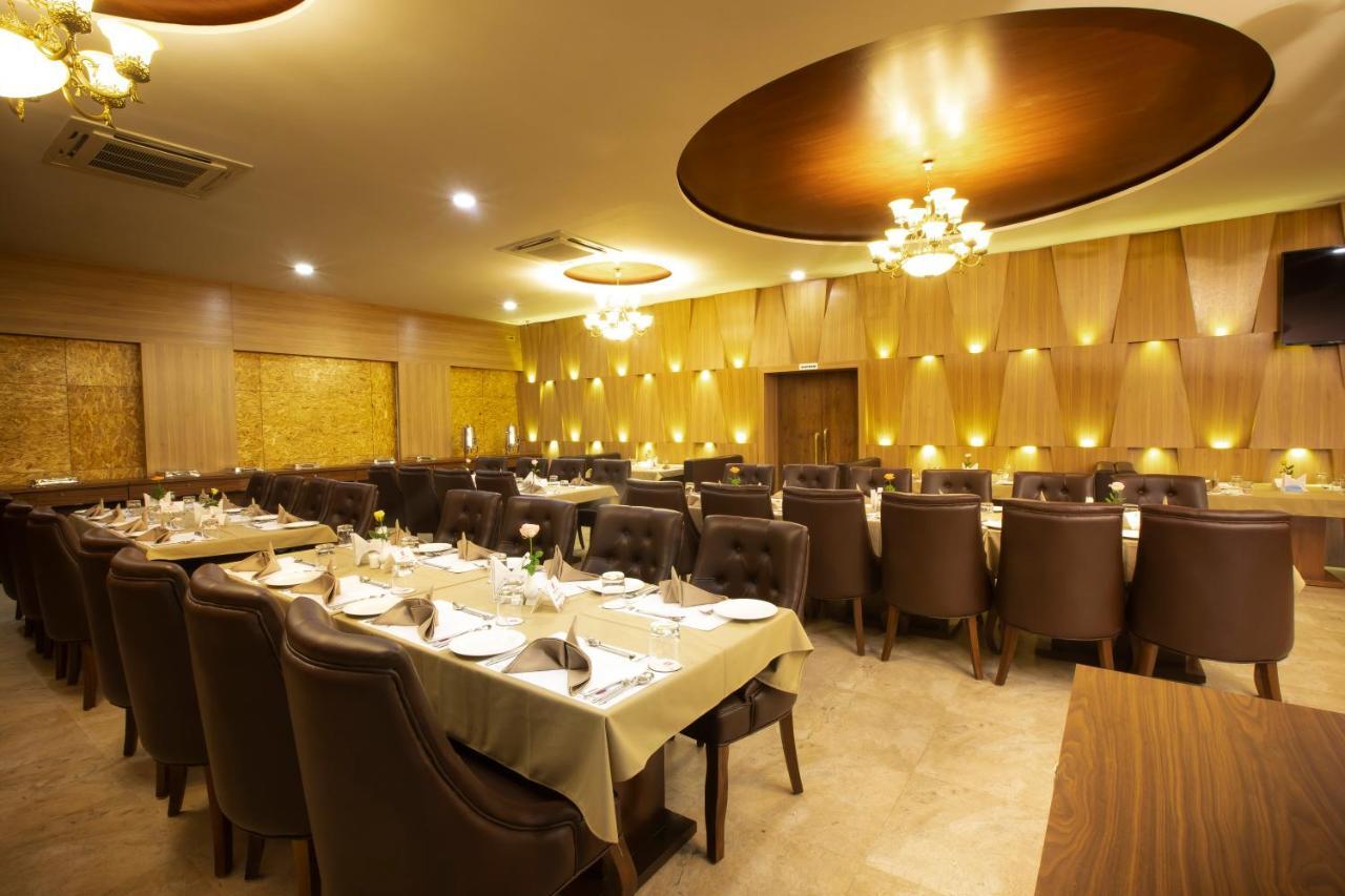 Jalashray Resort Nadiād Buitenkant foto
