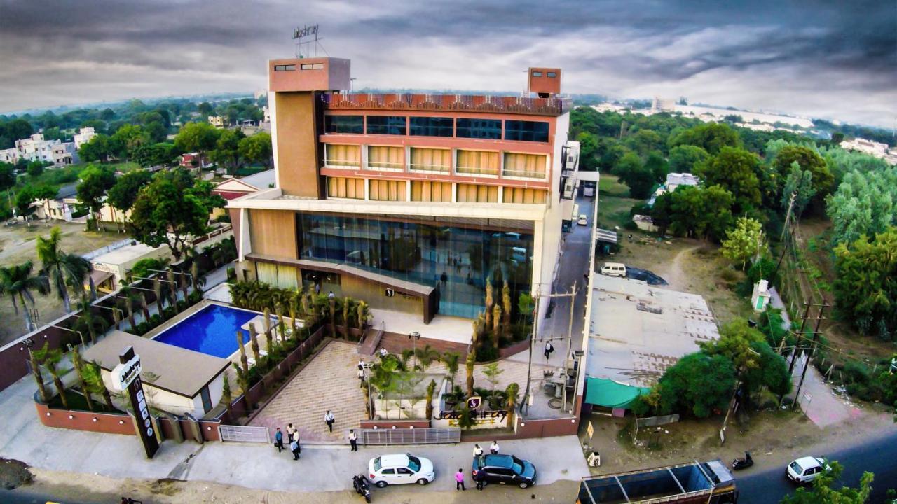 Jalashray Resort Nadiād Buitenkant foto
