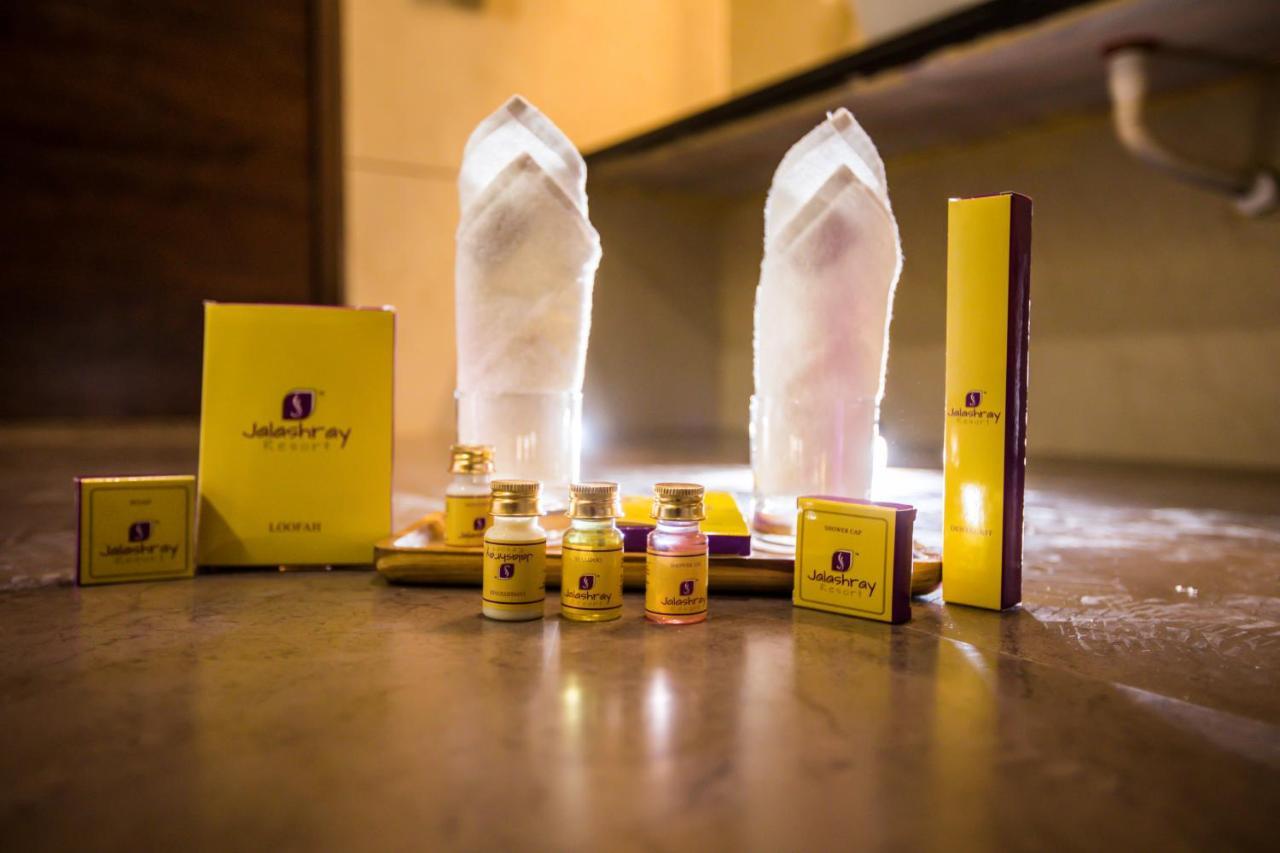 Jalashray Resort Nadiād Buitenkant foto